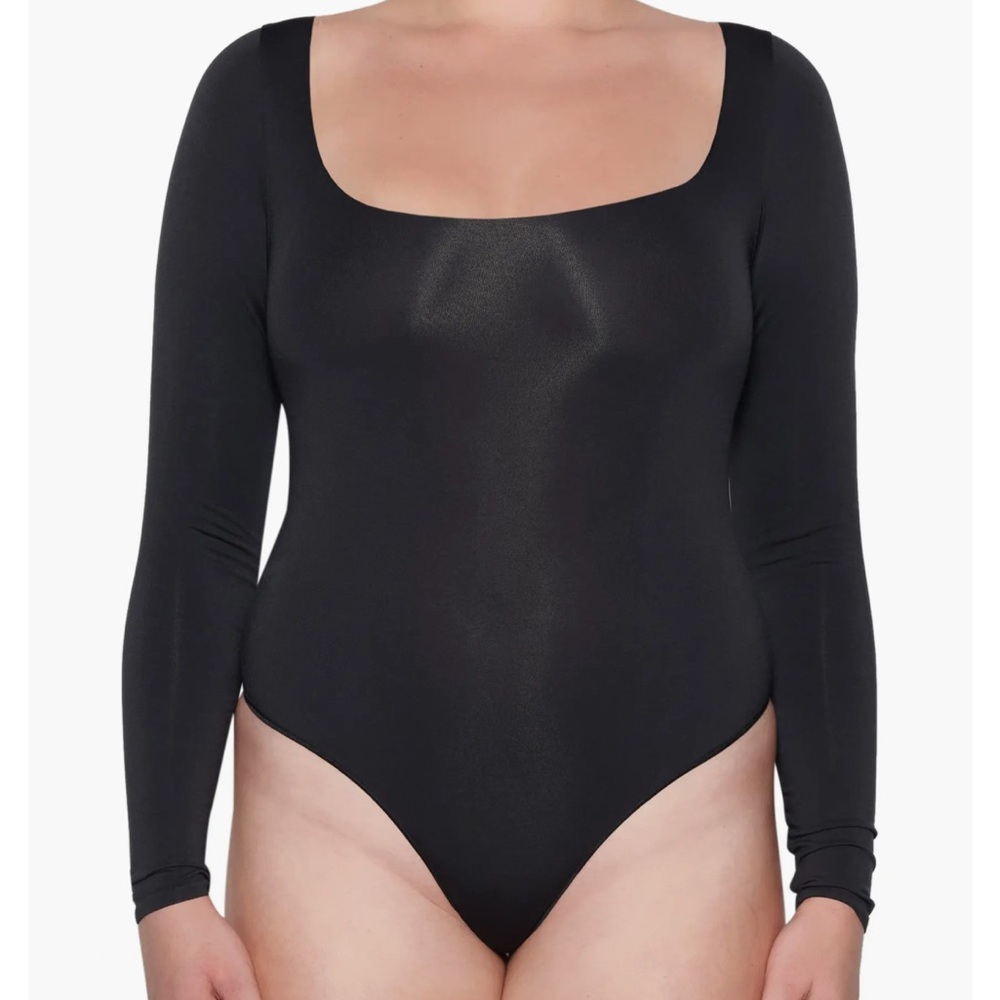 SKIMS NWT Long Sleeve Scoop Neck Thong Bodysuit